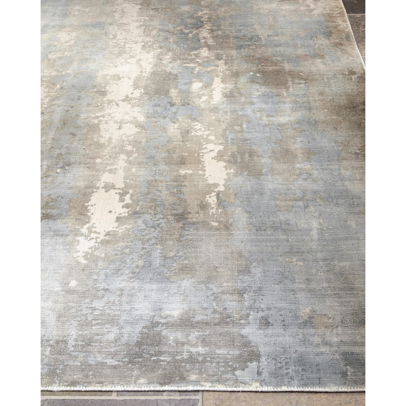 EXQUISITE RUGS Koda Hand-loomed Bamboo Silk Silver/Blue Area Rug.