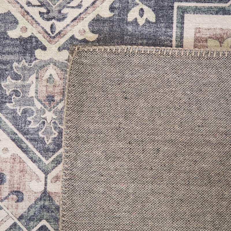 Henin Traditional Area Rug
