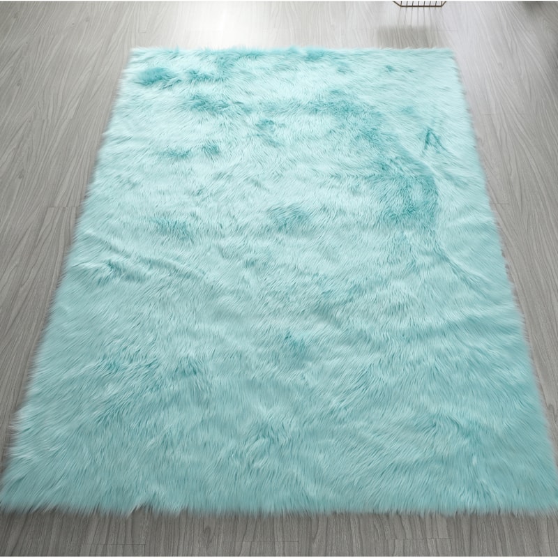 84 in L Ultra Soft Fluffy Faux Fur Sheepskin Area Rug - 6' x 7'
