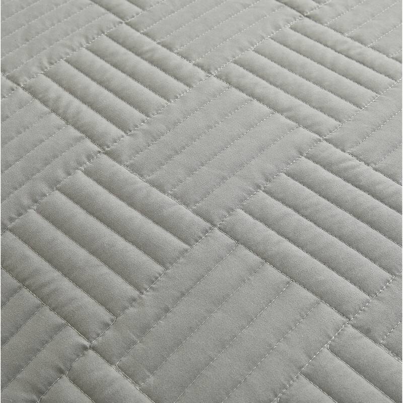 Southshore Fine Linens 3-peice Solid Grid Quilt and Sham Set