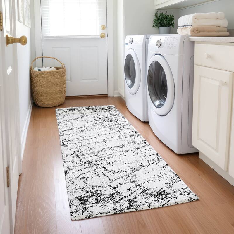 Machine Washable Indoor/ Outdoor Chantille Modern Texture Rug - Black - 2'3" x 7'6"