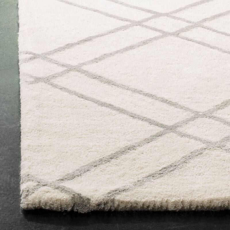 SAFAVIEH Handmade Himalaya Beadwork Modern Wool Rug