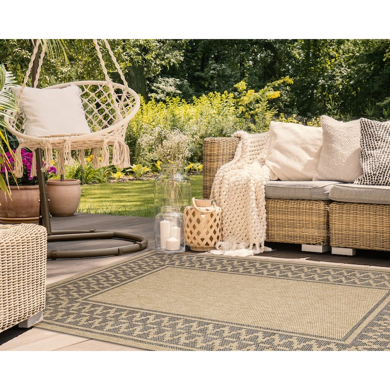 Liora Manne Sahara Diamond Border Indoor/Outdoor Rug