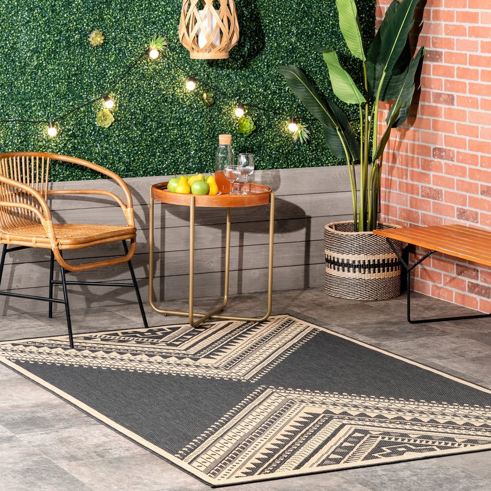 Nuloom Landry Aztec Indoor/Outdoor Area Rug
