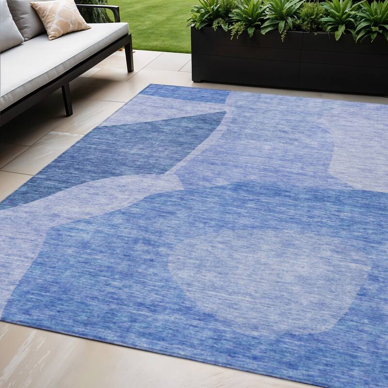 HomeRoots Abstract Transitional Rectangle Outdoor Rug - 5' X 8'
