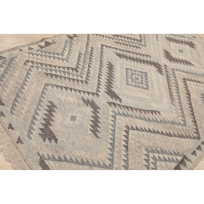 LoomBloom Beige Handwoven Oriental Southwestern Kilim Wool Area Rug - 5' 3'' x 7' 7''