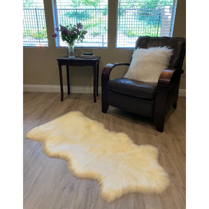 Highland Select Natural Long Wool Sheepskin 1-1/2 Pelt Shag Rug - 2' x 4'