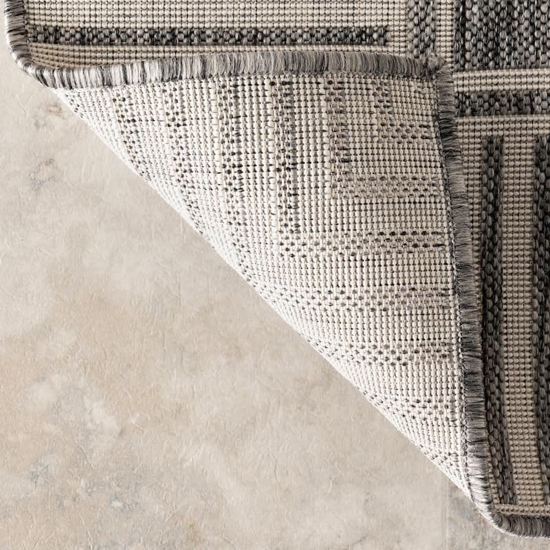 Nuloom Leah Classic Bordered Indoor/Outdoor Area Rug