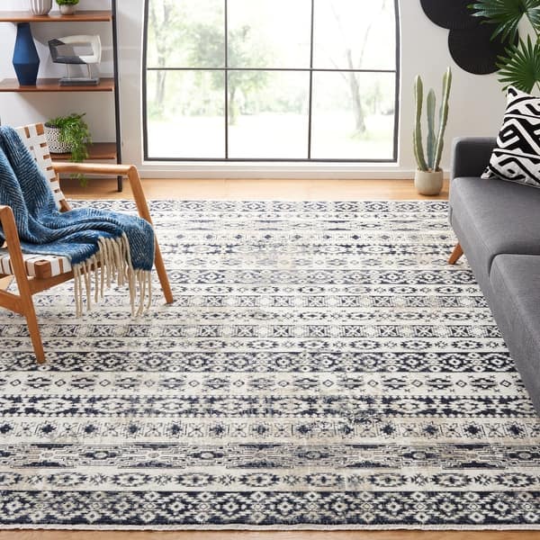 slide 2 of 6, SAFAVIEH Vintage Persian Gwenyth Rug