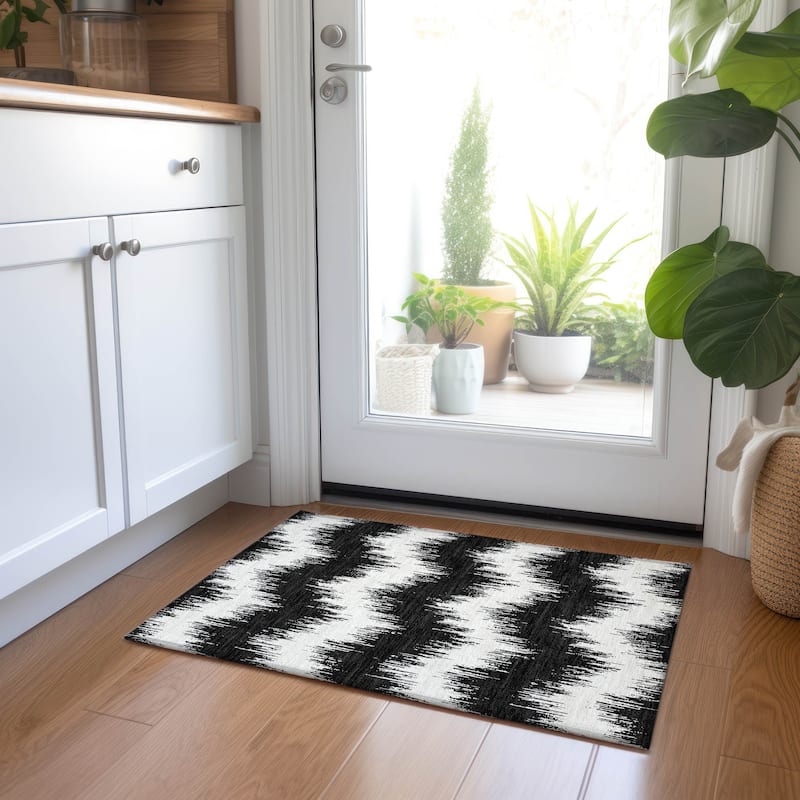 Machine Washable Indoor/ Outdoor Chantille Modern Chevron Rug