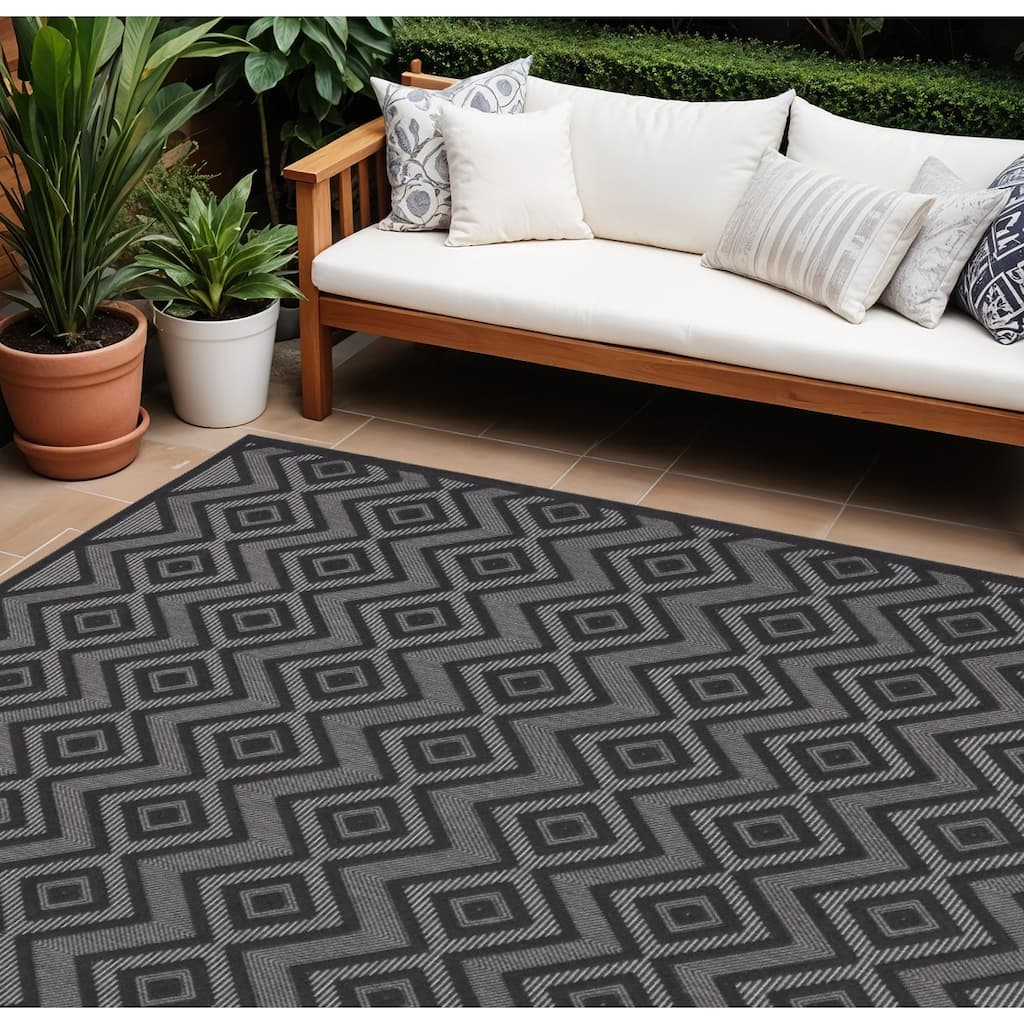 HomeRoots Contemporary Rectangle Outdoor Rug - 9' X 12'