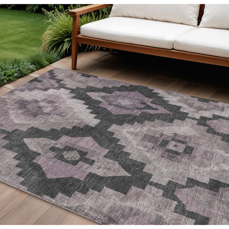 HomeRoots Aztec Transitional Rectangle Outdoor Rug - 8' X 10'