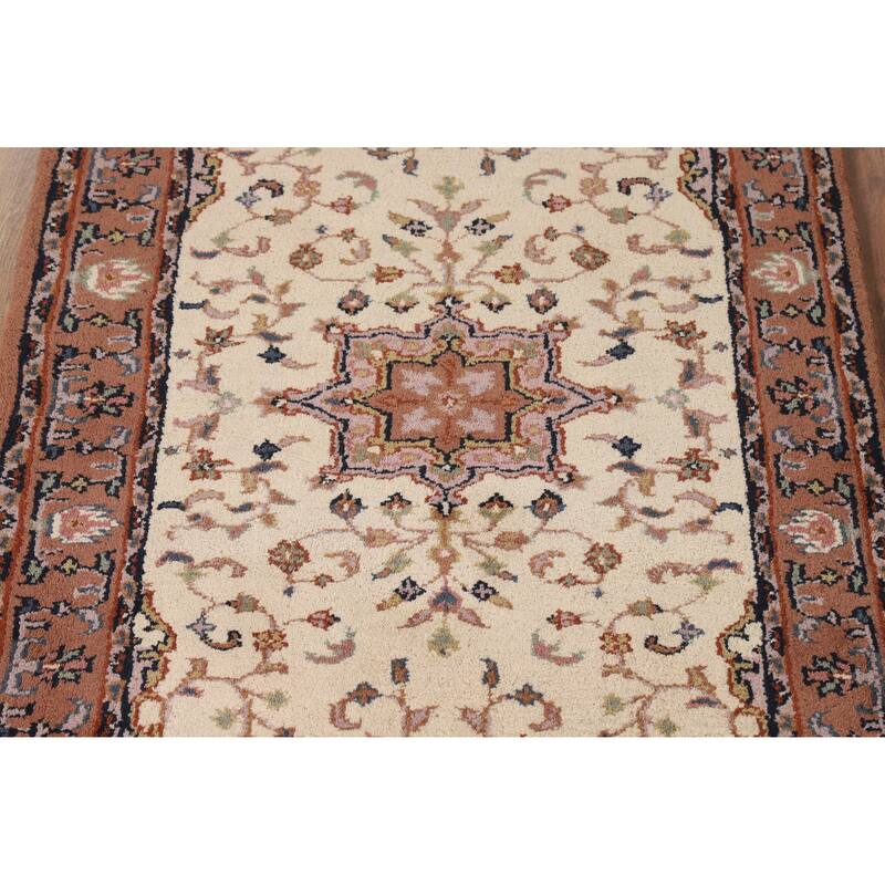 Hand Knotted Oriental 100% Wool Carpet Traditional Medallion Beige & Ivories Sarouk Area Rug - 5' 5'' X 2' 11''