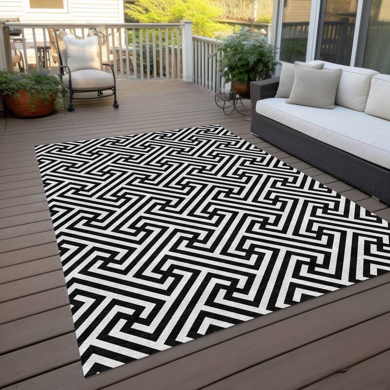 Machine Washable Indoor/ Outdoor Chantille Modern Geo Rug