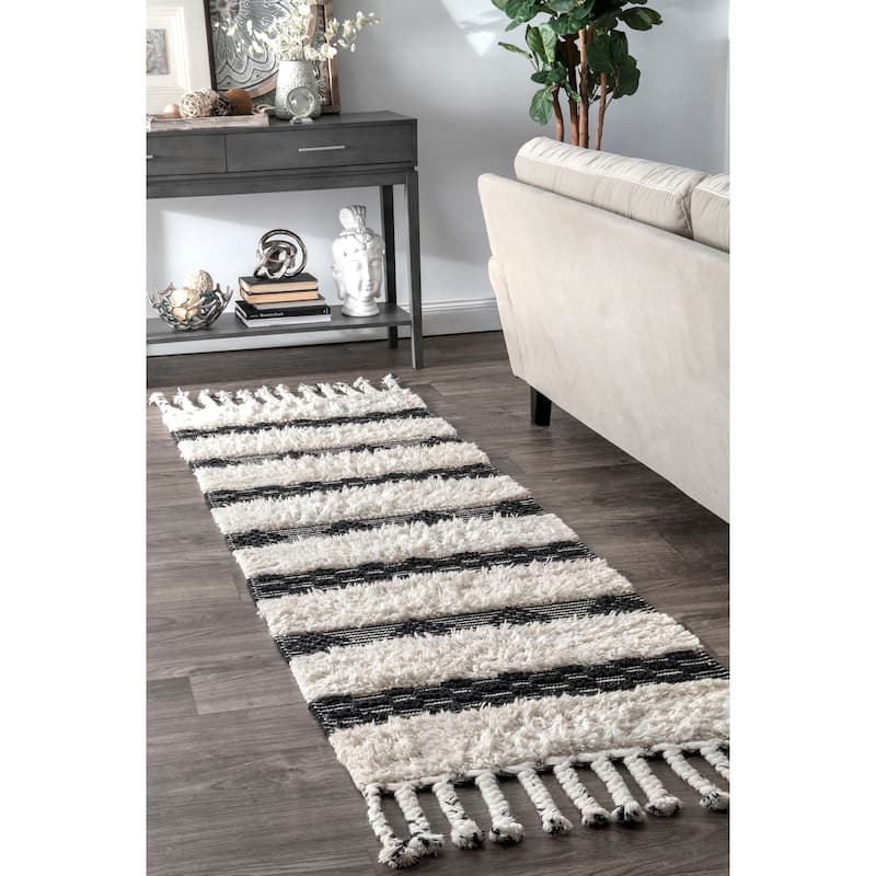 Nuloom Ivory Handmade Wool Cotton Geo Striped Shag Rug