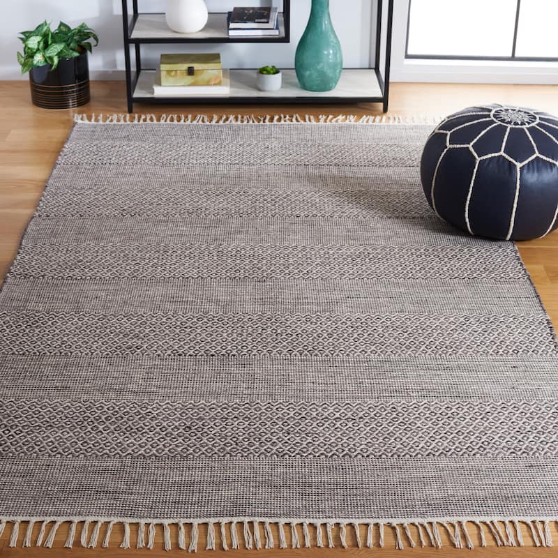 SAFAVIEH Handmade Montauk Alden Flatweave Cotton Fringe Rug - 4' x 6' - Ivory/Anthracite