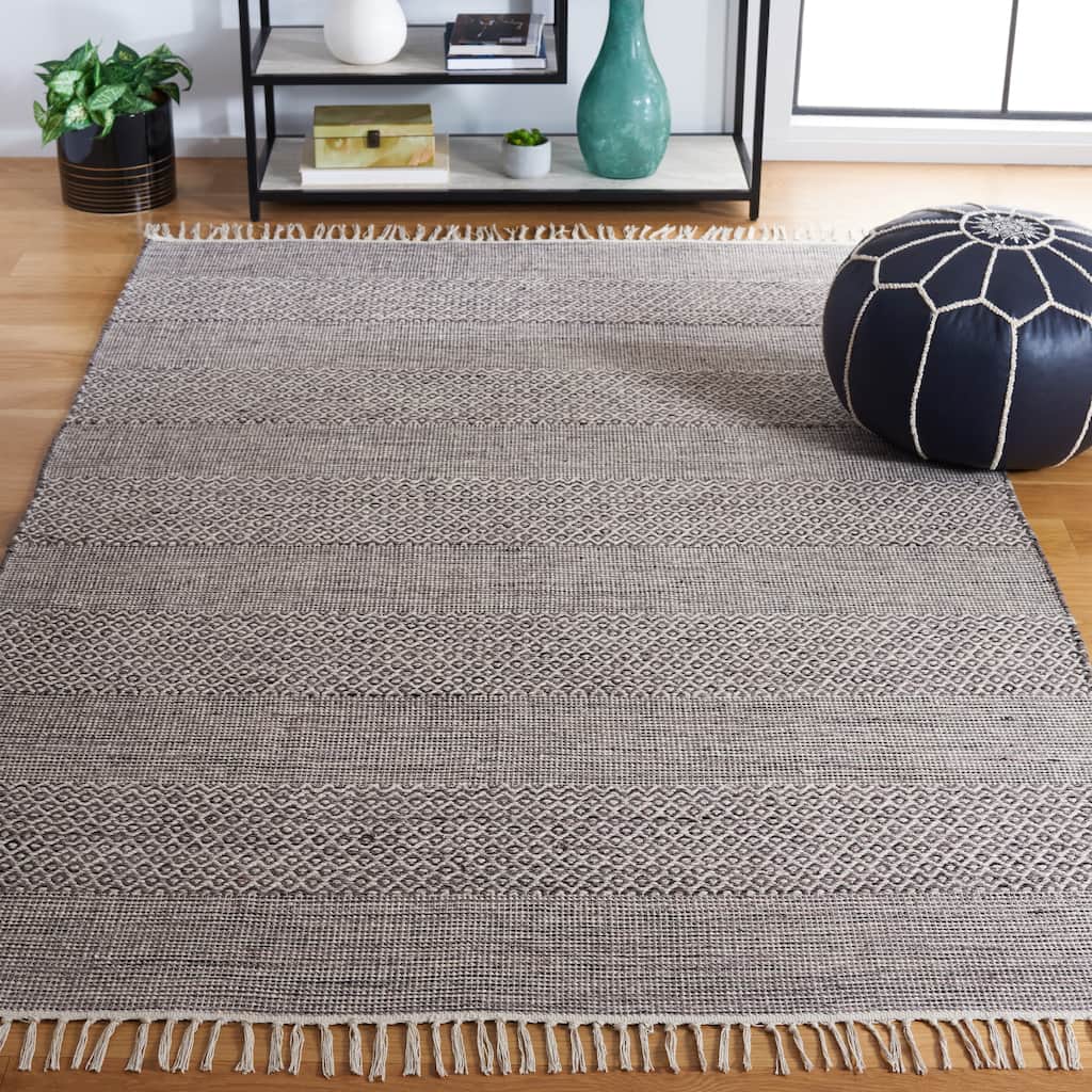SAFAVIEH Handmade Montauk Pacuta Flatweave Cotton Fringe Rug - Ivory/Anthracite - 5' x 8'