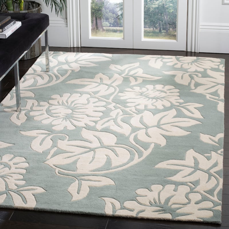 SAFAVIEH Handmade Soho Kassie Floral N.Z. Wool Rug - 7'6" x 9'6" - Blue/Ivory