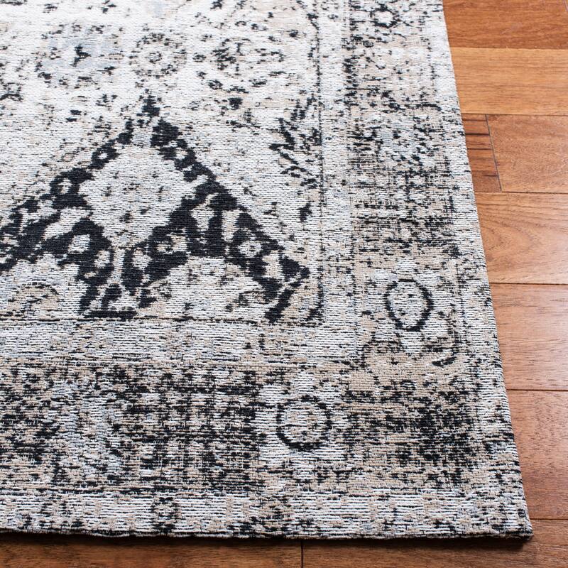 SAFAVIEH Handmade Classic Vintage Haida Oriental Ivory/Silver Chenille Rug