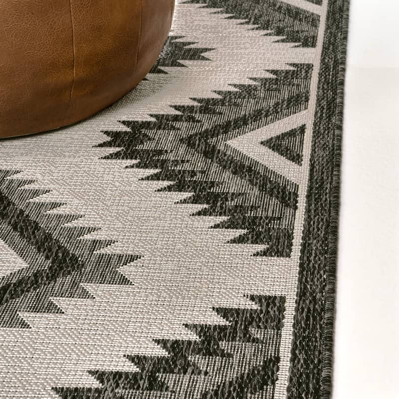 JONATHAN Y Aimee Geometric Moroccan Diamond Black/Cream Indoor/Outdoor Area Rug