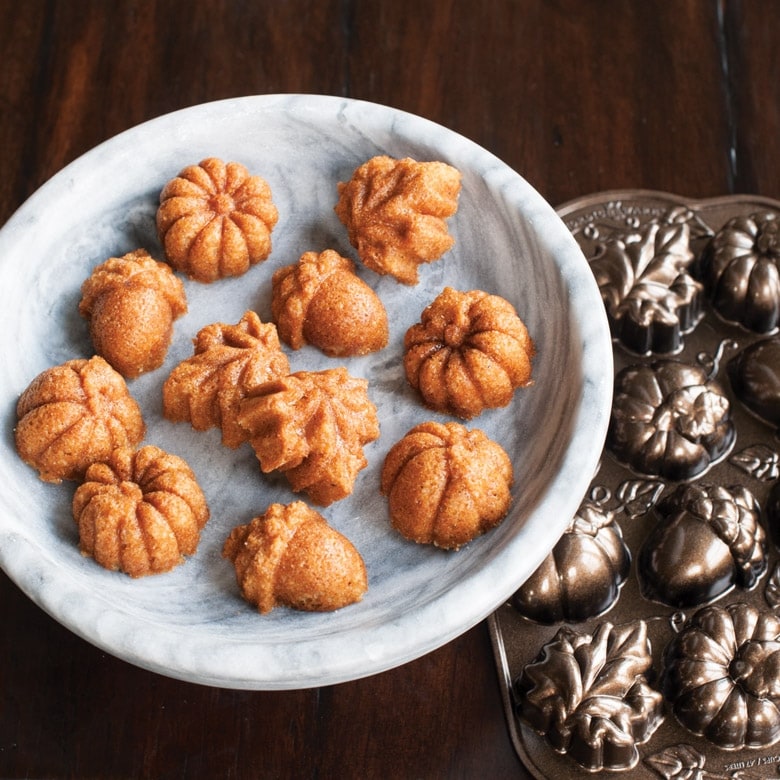 Nordic Ware Autumn Delights Cakelet Pan - Overstock - 42193814