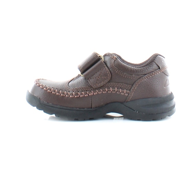 clarks brown boys shoes