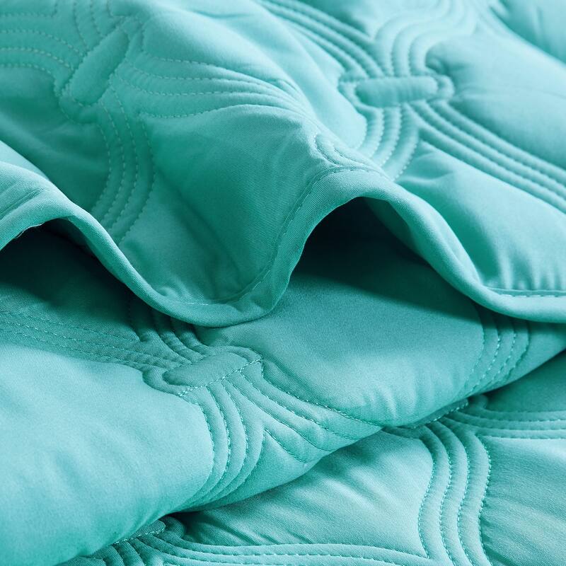 Home Soft Things 3 Piece Oversized Bradly Down Alternative Quilts Set