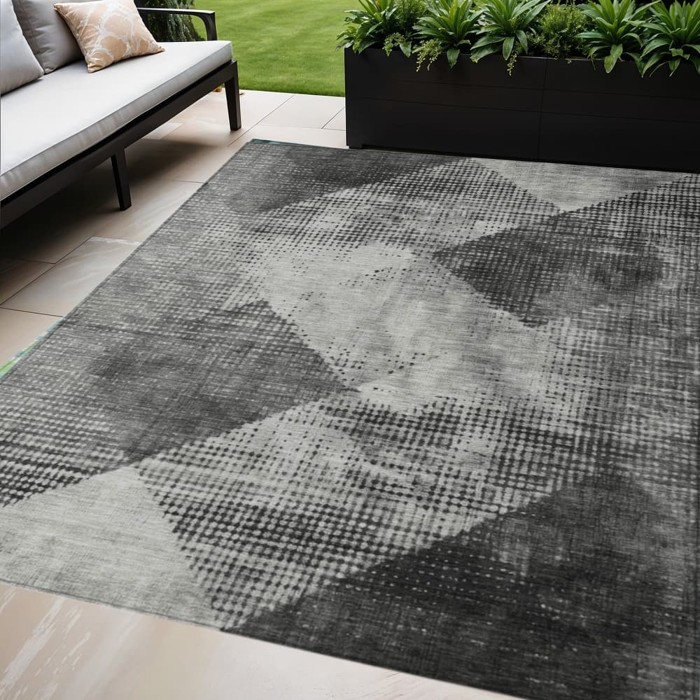HomeRoots Geometric Transitional Rectangle Outdoor Rug
