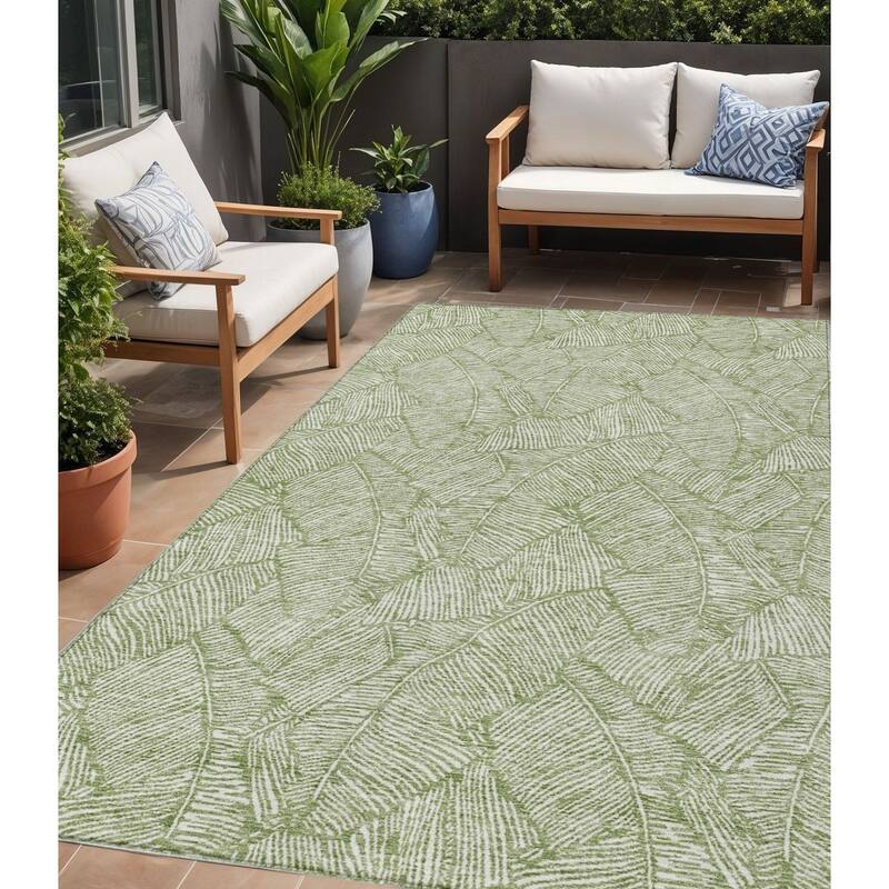 HomeRoots Floral Transitional Rectangle Outdoor Rug - 5' X 8'