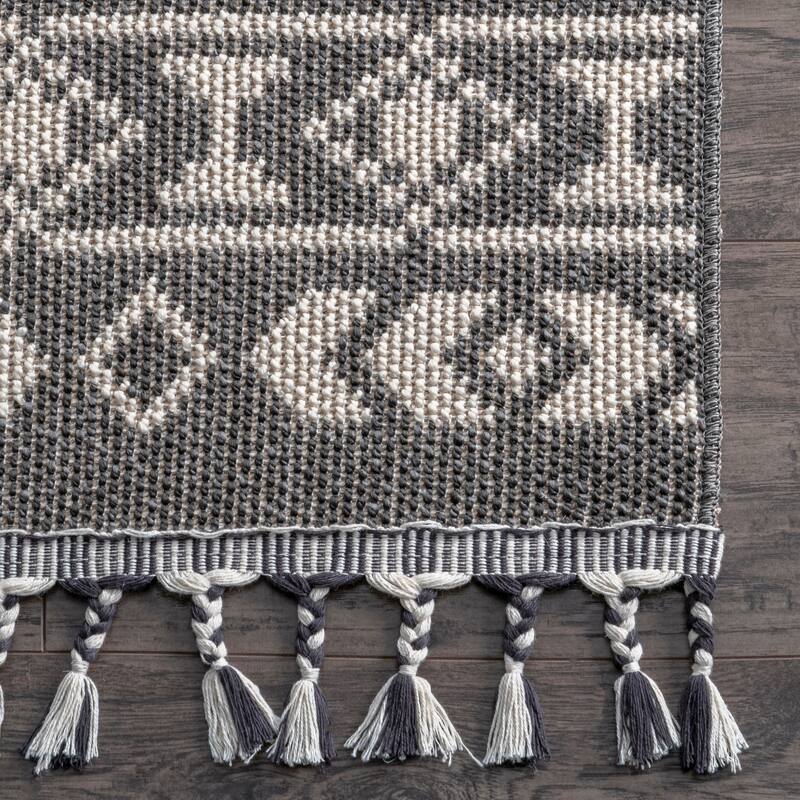 Nuloom Southwestern Striped Tribal Pierce Area Rug