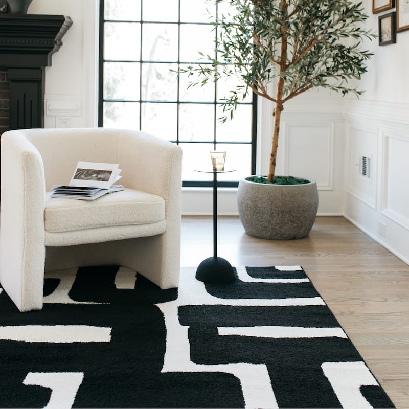 Quartz Abstract Maze Black/ Ivory Area Rug - 5'3" x 7'