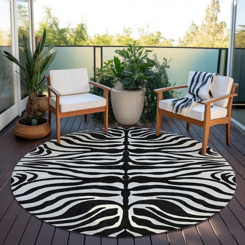 Machine Washable Indoor/ Outdoor Modern Animal Print Chantille Rug