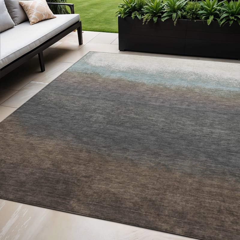 HomeRoots Ombre Transitional Rectangle Outdoor Rug - 5' X 8'
