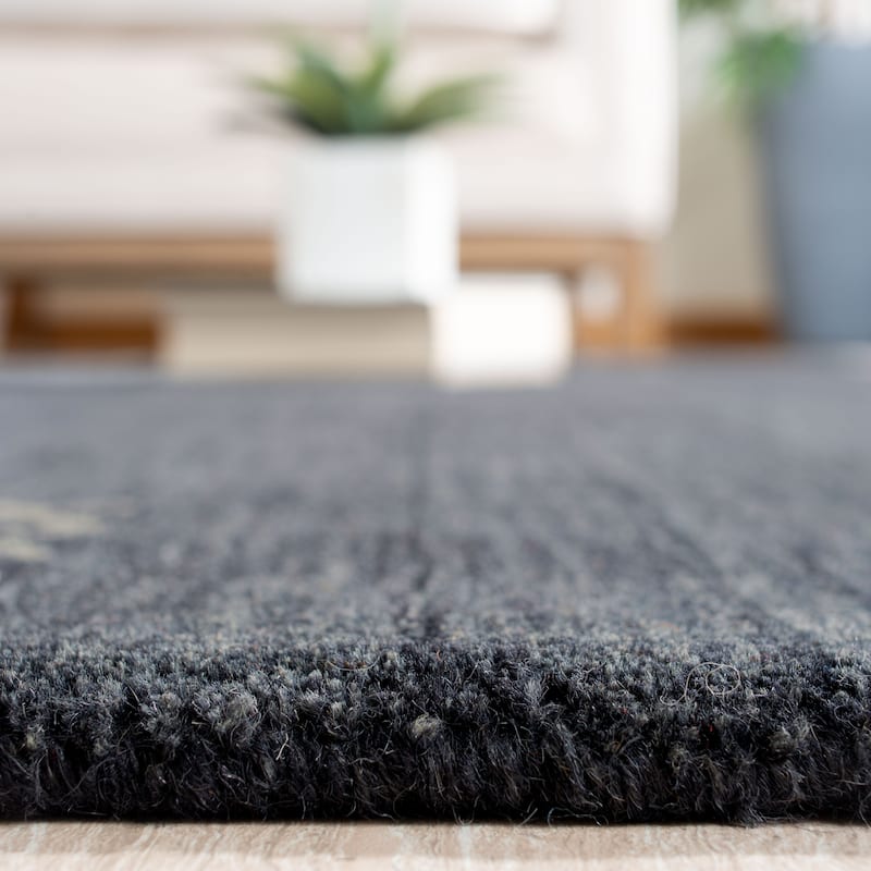 SAFAVIEH Handmade Himalaya Brittny Wool Rug