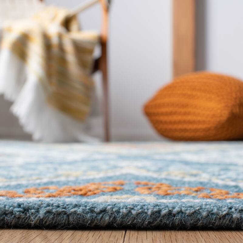 SAFAVIEH Handmade Blossom Telse Wool Rug