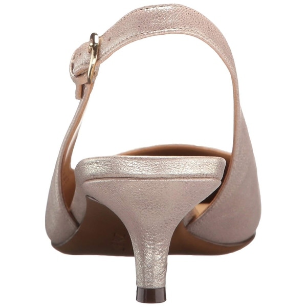 naturalizer peyton pump