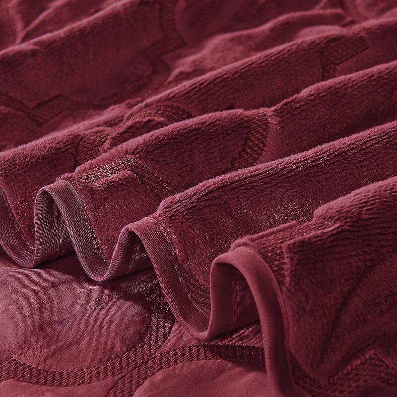 FauxFur Moroccan Design 7-piece Embroidered Quilt Set