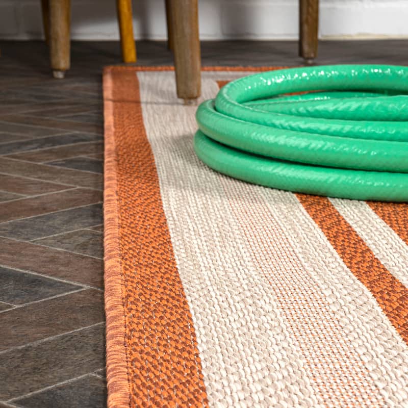 JONATHAN Y Haynes Modern Border Stripe Indoor/Outdoor Area Rug