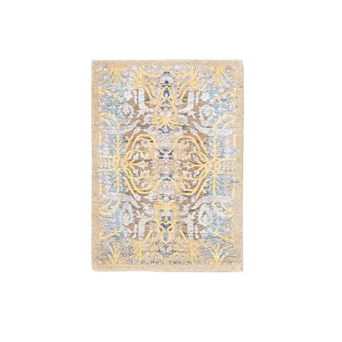 Shahbanu Rugs Silk With Textured Wool Transitional Sarouk Hand Knotted Oriental Rug (2'1" x 3'0") - 2'1" x 3'0"