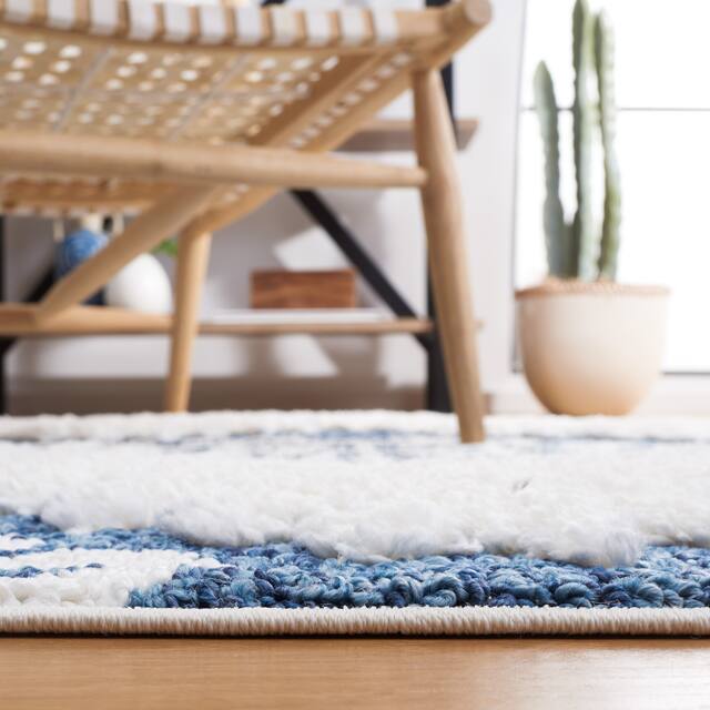 SAFAVIEH Moroccan Tassel Shag Iulieana Boho Tribal 2-inch Thick Rug