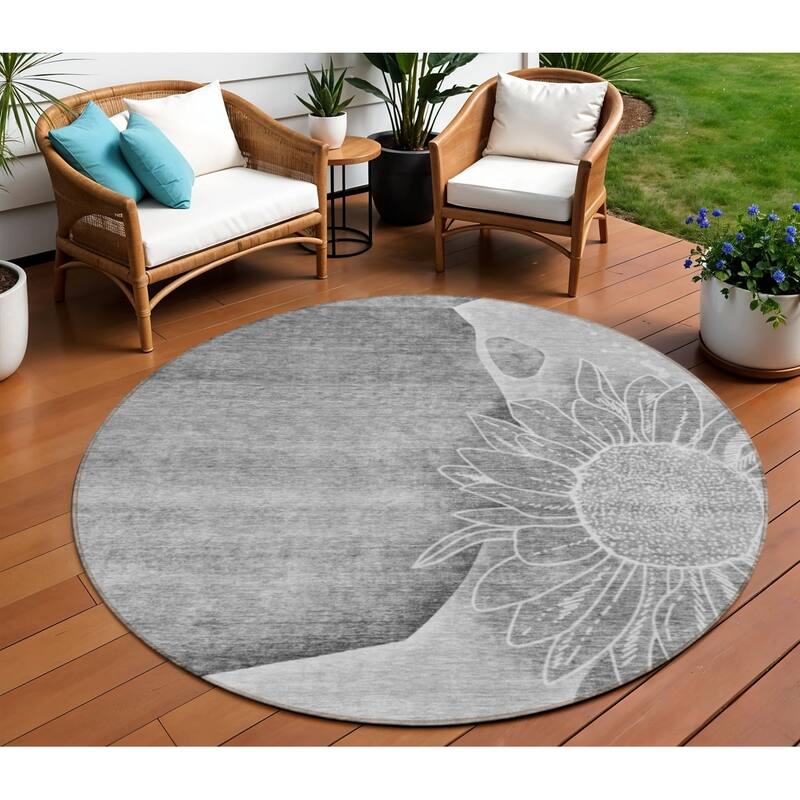 HomeRoots Floral Transitional Rectangle Outdoor Rug - 8' Round