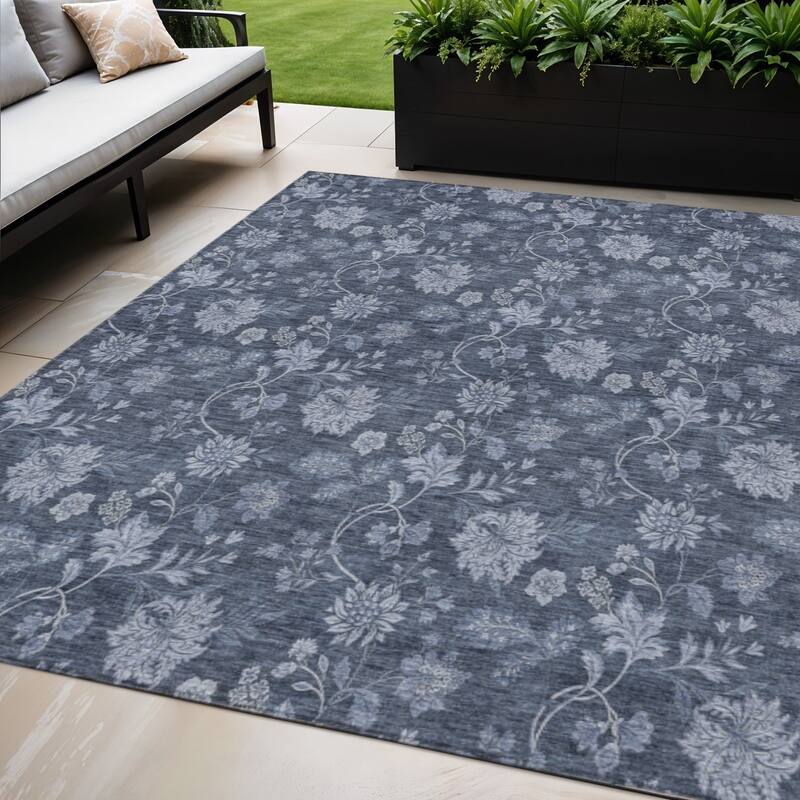 HomeRoots Floral Transitional Rectangle Outdoor Rug - 5' X 8'