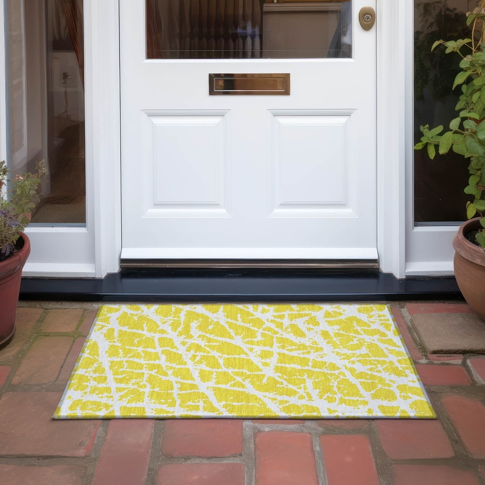 Machine Washable Indoor/ Outdoor Transitional Yellow Crackle Chantille Rug