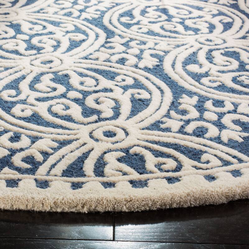 SAFAVIEH Handmade Cambridge Myrtis Moroccan Wool Rug