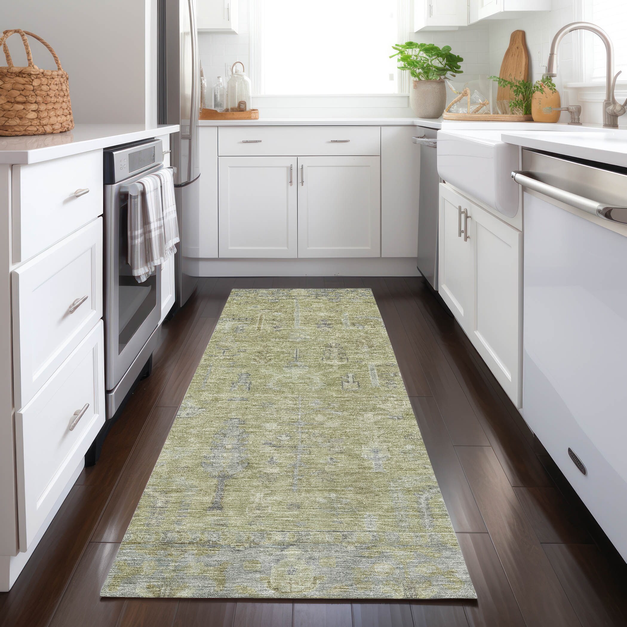Machine Washable Indoor/ Outdoor Distressed Traditional Chantille Rug