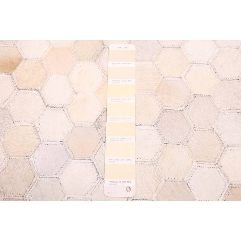 ECARPETGALLERY Handmade Cowhide Patchwork Ivory Leather Rug - 5'1 x 8'0