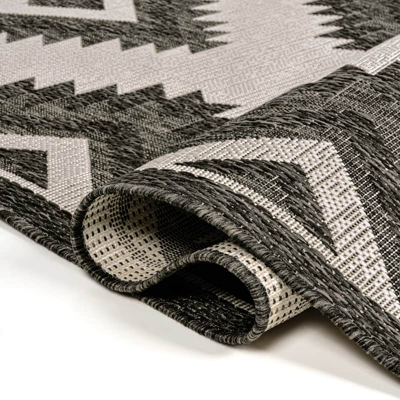 JONATHAN Y Aimee Geometric Moroccan Diamond Black/Cream Indoor/Outdoor Area Rug