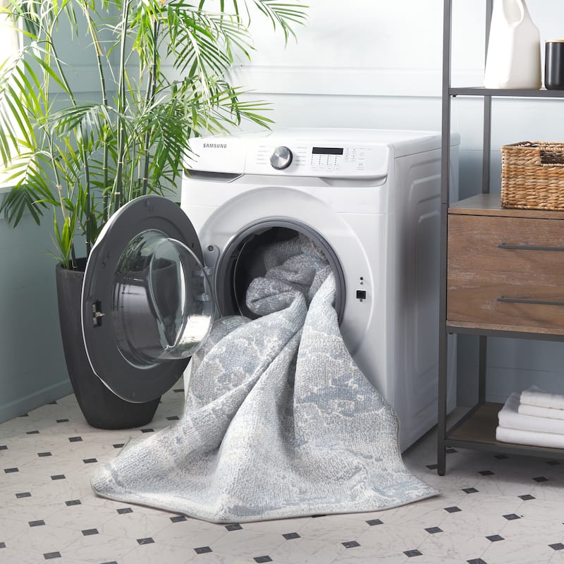 SAFAVIEH Blair Winifred Machine Washable Rug - 6'7" Round - Blue/Grey