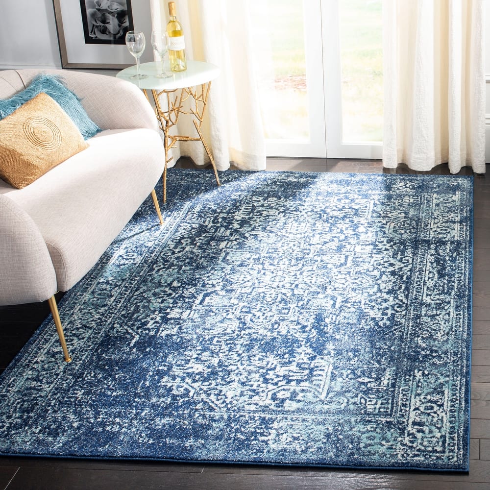 SAFAVIEH Evoke Pety Vintage Distressed Rug