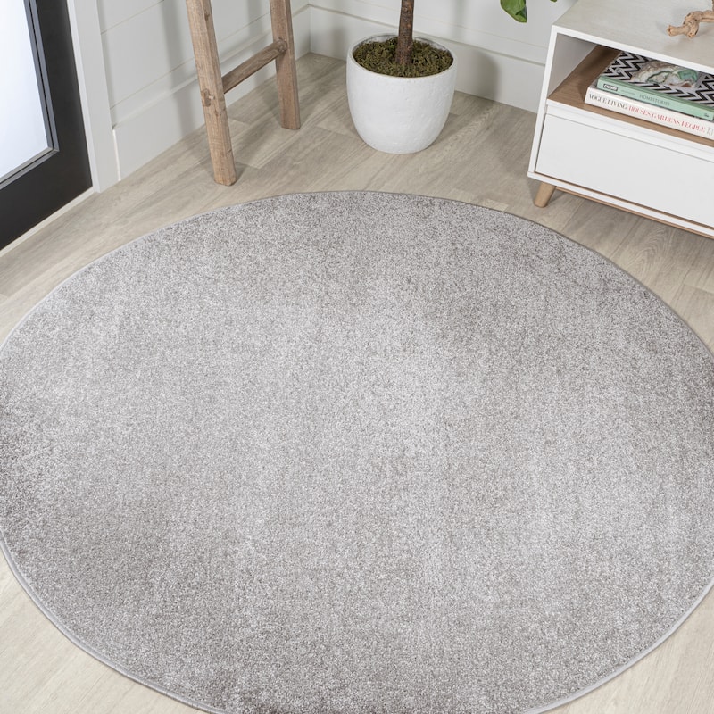 JONATHAN Y Tumbling Solid Low-Pile Area Rug - 4' Round - Light Gray